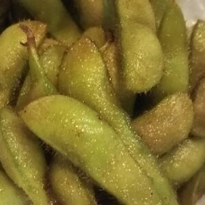 フライパンですぐ作れる♪塩茹で枝豆